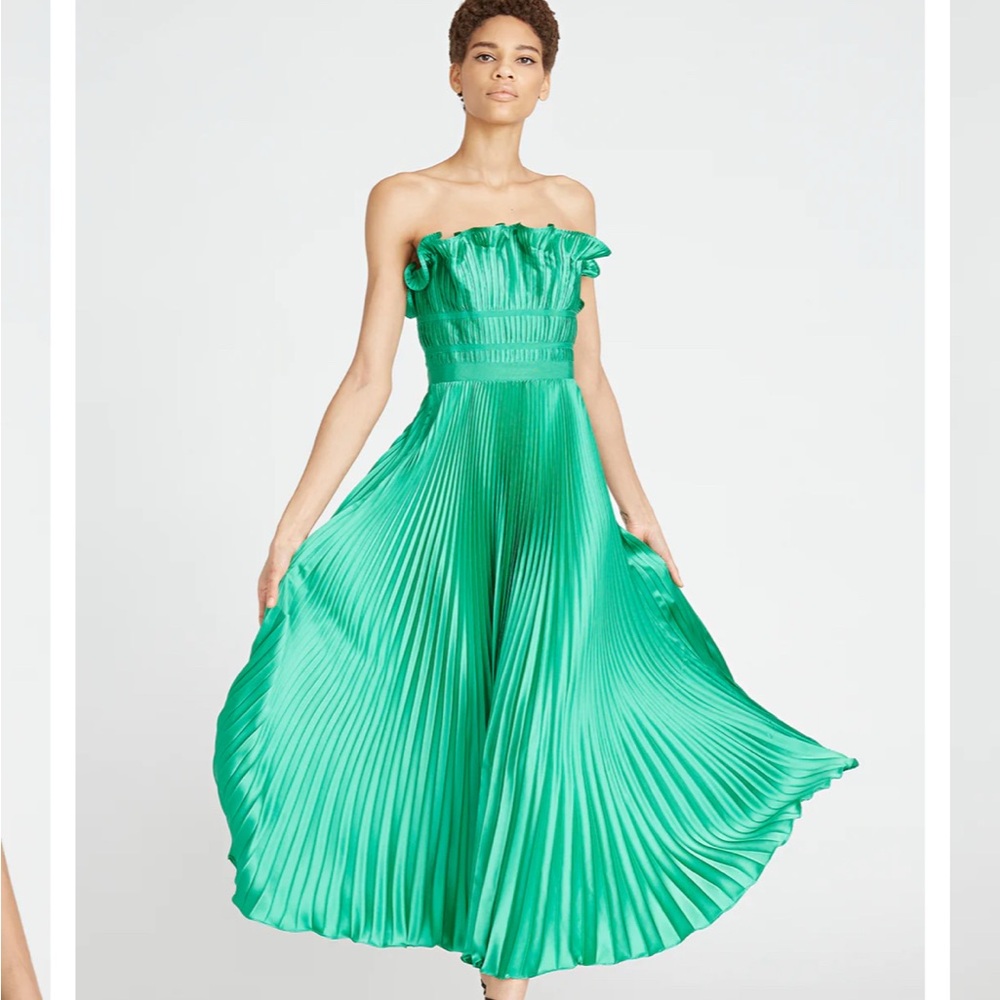 AMUR Elegant Green Pleated Strapless Dress